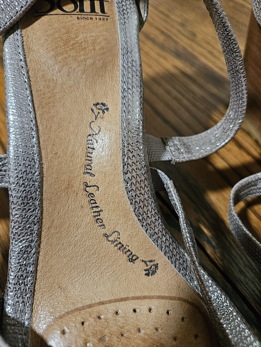Sofft Metallic Silver Strappy Wedge Sandals Comfort Heel 9.5M